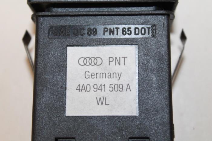 Interruptor de luz de pánico de un Audi 80