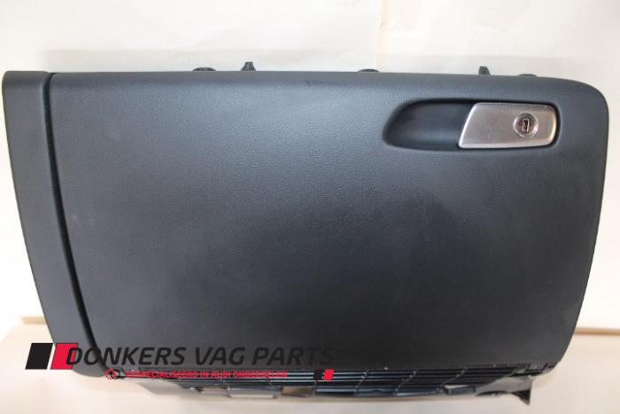 Begagnade Handskfack Audi S4 (B8) Pris € 30,00 Marginaltabell erbjuds av Donkers VAG Parts
