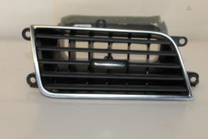 Usados Rejilla de aire de salpicadero Audi A8 Precio € 25,00 Norma de margen ofrecido por Autoparts Veghel