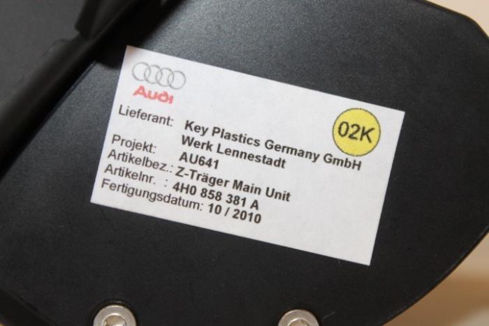 Klapa deski rozdzielczej z Audi A8
