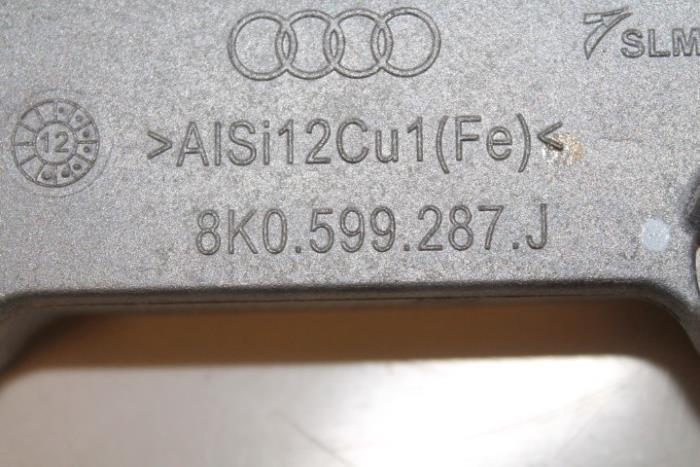 Support (divers) d'un Audi Q5 2013