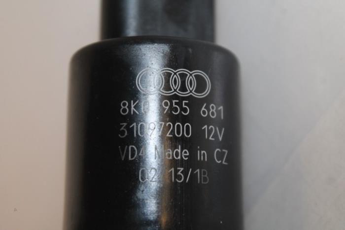 Pumpe Scheinwerfersprüher van een Audi A4
