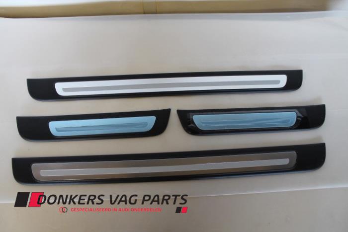 Używane Próg lewy Audi A4 Cena € 10,00 Procedura marży oferowane przez Donkers VAG Parts