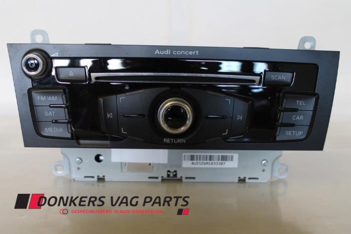 Używane Radio Audi A5 Cabrio (8F7) 2.0 TFSI 16V Cena € 75,00 Z VAT oferowane przez Donkers VAG Parts