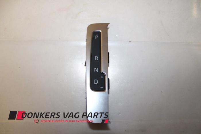 Gear shift selector indicator