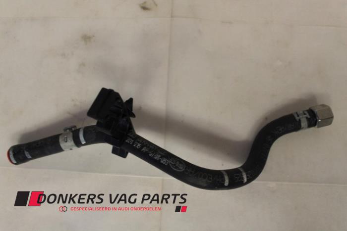 Używane Przewód paliwowy Audi S8 (D3) 5.2 V10 40V Cena € 15,00 Procedura marży oferowane przez Donkers VAG Parts