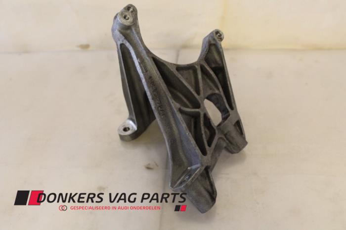 Usagé Support moteur Audi S8 (D3) 5.2 V10 40V Prix € 15,00 Règlement à la marge proposé par Donkers VAG Parts