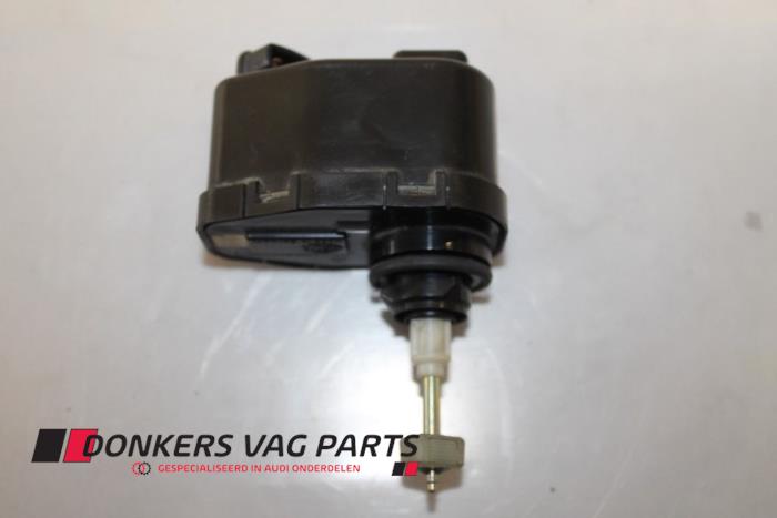 Używane Silnik reflektora Audi 80 Cena € 100,00 Procedura marży oferowane przez Donkers VAG Parts