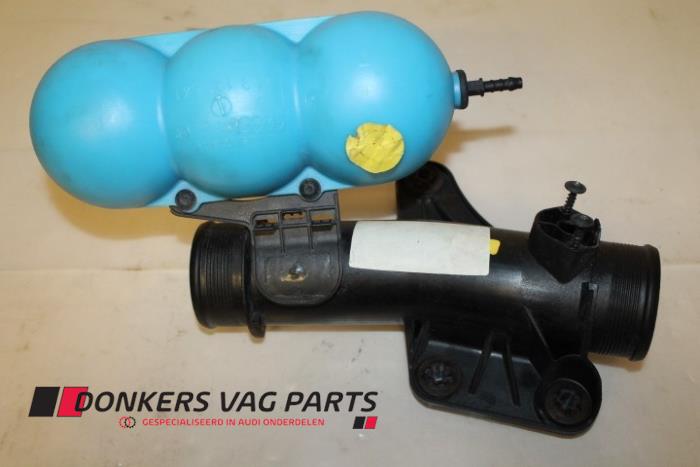 Gebrauchte Intercooler Rohr Audi A4 (B8) 2.7 TDI V6 24V Preis € 12,49 Mit Mehrwertsteuer angeboten von Donkers VAG Parts