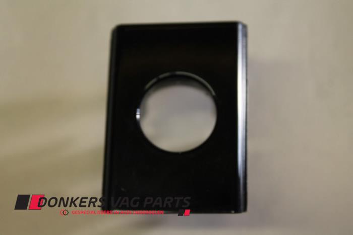 Gebrauchte PDC-Halter Audi Q7 Preis € 3,00 Margenregelung angeboten von Donkers VAG Parts