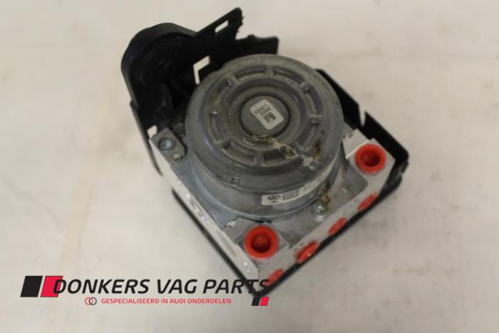 Używane Pompa ABS Audi A3 Sportback (8VA/8VF) 2.0 TDI 16V Cena € 450,02 Z VAT oferowane przez Donkers VAG Parts