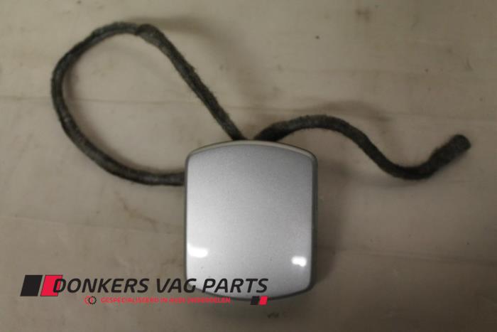 Używane Antena GPS Audi A8 (D2) 3.3 TDI 32V Quattro Cena € 25,00 Procedura marży oferowane przez Donkers VAG Parts