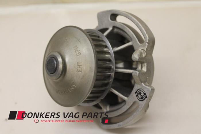 Nya Vattenpump Audi Diversen Pris € 50,00 Inklusive moms erbjuds av Donkers VAG Parts