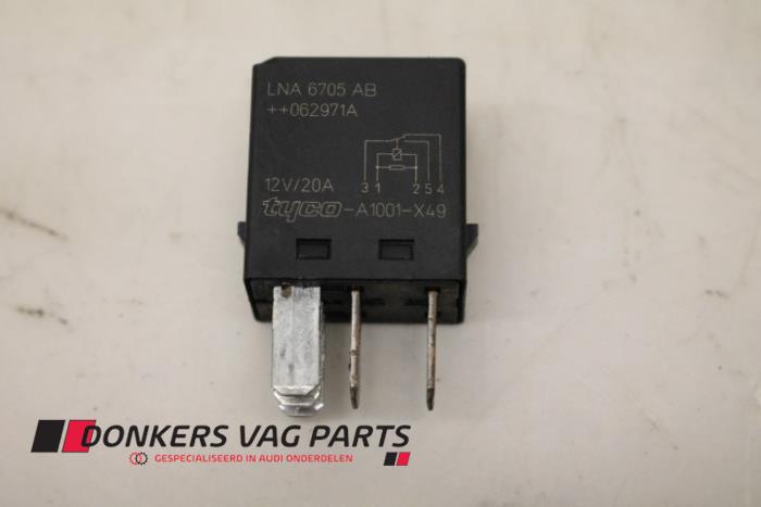 Używane Przekaznik Audi Rózne Cena € 10,00 Procedura marży oferowane przez Donkers VAG Parts