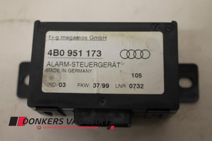 Używane Modul alarmu Audi A6 (C5) 2.4 V6 30V Cena € 10,00 Procedura marży oferowane przez Donkers VAG Parts