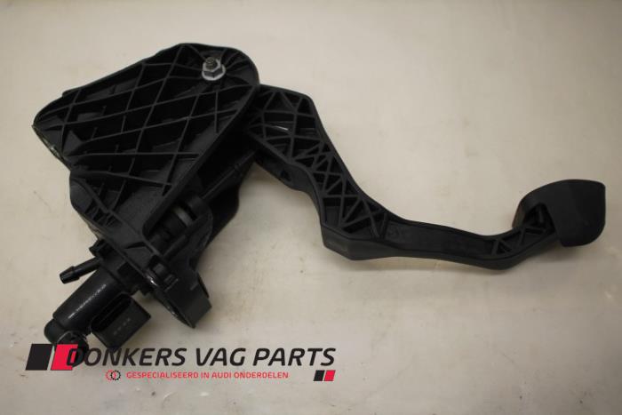 Używane Pedal sprzegla Audi A3 Sportback (8PA) 1.6 TDI 16V Cena € 25,00 Procedura marży oferowane przez Donkers VAG Parts