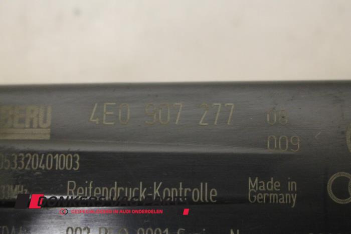Däcktryckssensor från en Audi A8 (D3) 4.0 TDI V8 32V Quattro 2004
