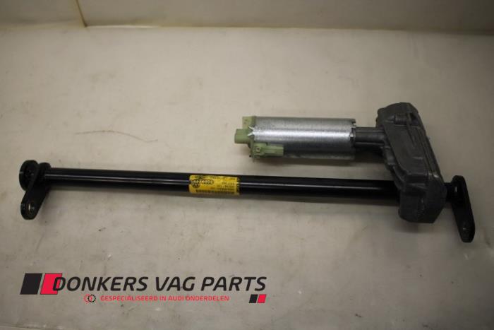 Begagnade Sätesmotor Audi A8 Pris € 25,00 Marginaltabell erbjuds av Donkers VAG Parts
