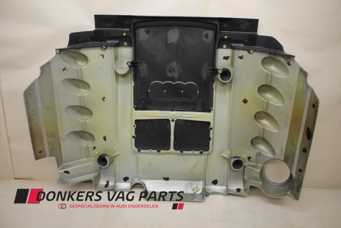 Abdeckblech Motor van een Audi A8 (D3) 4.0 TDI V8 32V Lang Quattro 2003