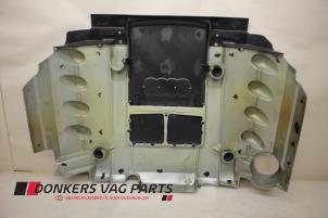 Abdeckblech Motor van een Audi A8 (D3) 4.0 TDI V8 32V Lang Quattro 2003