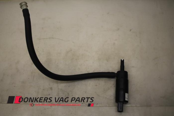 Używane Pompa spryskiwacza przód Audi S6 Avant (C5) S6 4.2 40V Cena € 15,00 Procedura marży oferowane przez Donkers VAG Parts