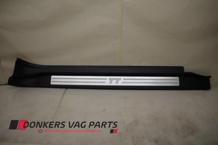 Używane Próg drzwi prawa Audi TT Roadster (8N9) 1.8 T 20V Quattro Cena € 25,00 Procedura marży oferowane przez Donkers VAG Parts