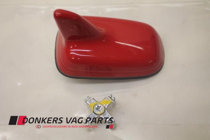 Używane Antena GPS Audi A3 Limousine (8VS/8VM) 2.0 TFSI 16V Cena € 50,00 Z VAT oferowane przez Donkers VAG Parts