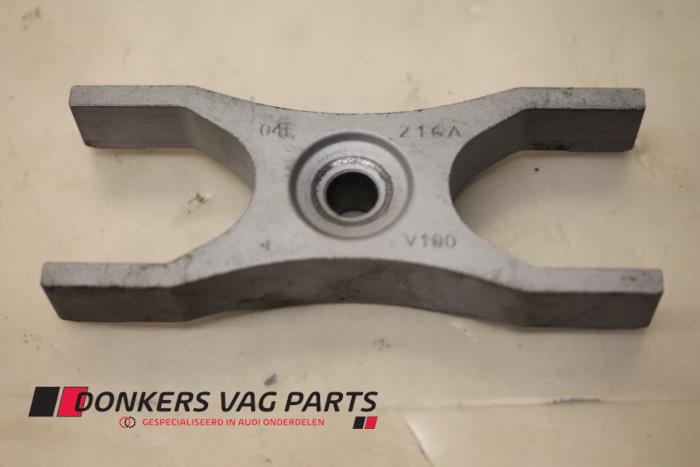 Fuel injector clamp holder
