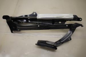 Used Convertible top hinge Audi A3 Price € 100,00 Margin scheme offered by Autoparts Veghel