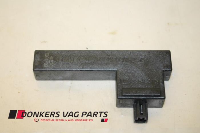 Używane Keyless Entry-Antena Audi A8 (D4) 4.0 V8 32V TFSI Quattro Cena € 17,00 Z VAT oferowane przez Donkers VAG Parts