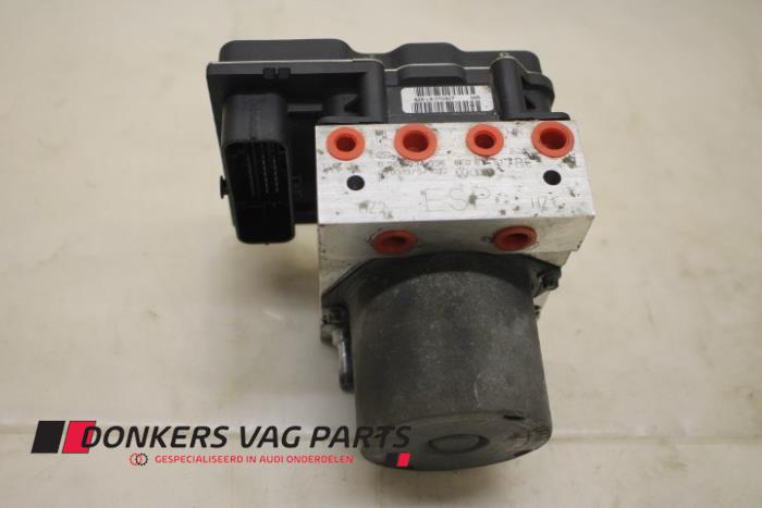 Begagnade ABS-pump Audi A4 Cabrio (B7) 1.8 T 20V Pris € 55,00 Marginaltabell erbjuds av Donkers VAG Parts