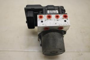 Usagé Pompe ABS Audi A4 Cabrio (B7) 1.8 T 20V Prix € 55,00 Règlement à la marge proposé par Autoparts Veghel