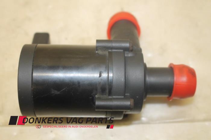 Begagnade Extra vattenpump Audi Allroad (C5) 2.5 V6 TDI 24V Pris € 75,00 Marginaltabell erbjuds av Donkers VAG Parts