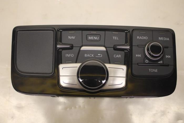 Unidad de control multimedia de un Audi A8