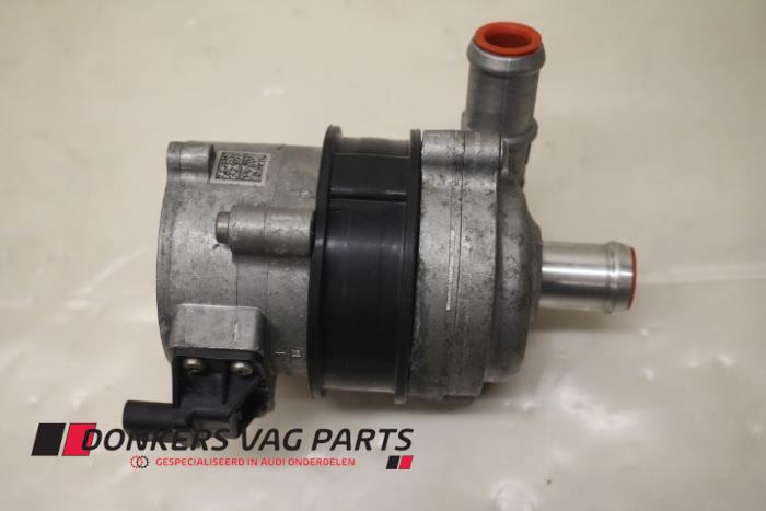 Używane Pompa wodna Audi A6 Avant (C7) 3.0 V6 24V TFSI Quattro Cena € 48,40 Z VAT oferowane przez Donkers VAG Parts