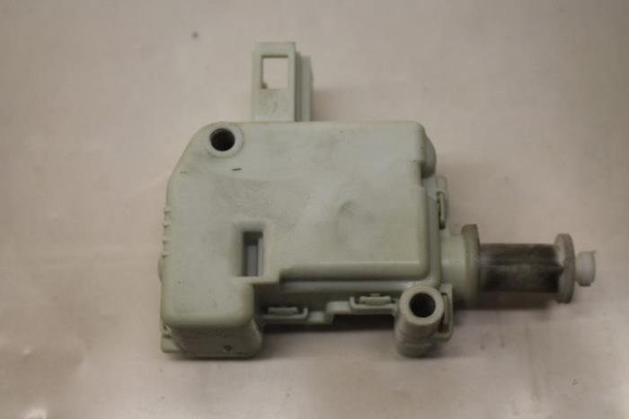 Tank flap lock motor from a Audi TT 2001
