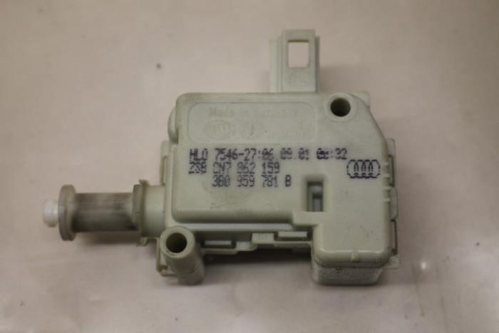 Tank flap lock motor from a Audi TT 2001