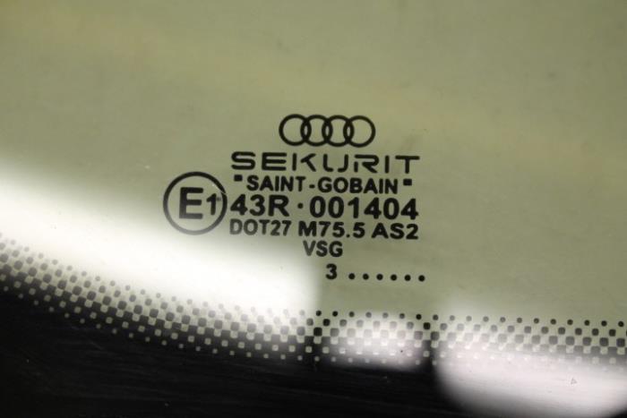 Szyba tylna z Audi A8