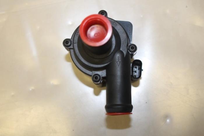 Pompe à eau supplémentaire d'un Audi A6 2014