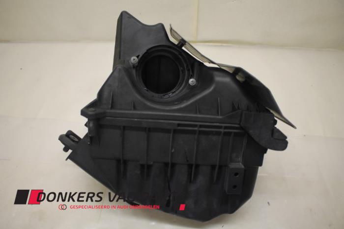 Begagnade Luftfilterhus Audi A4 (B7) 2.0 TDI 16V Pris € 60,00 Marginaltabell erbjuds av Donkers VAG Parts