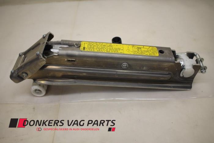 Używane Dzwignik Audi A8 Cena € 20,00 Procedura marży oferowane przez Donkers VAG Parts