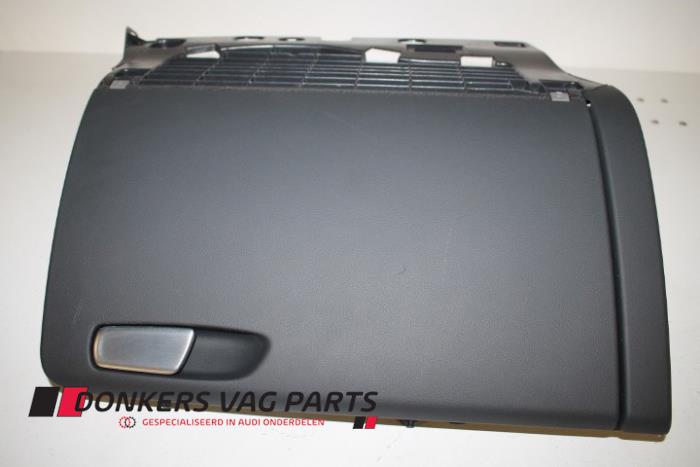 Begagnade Handskfack Audi A4 Pris € 30,00 Marginaltabell erbjuds av Donkers VAG Parts
