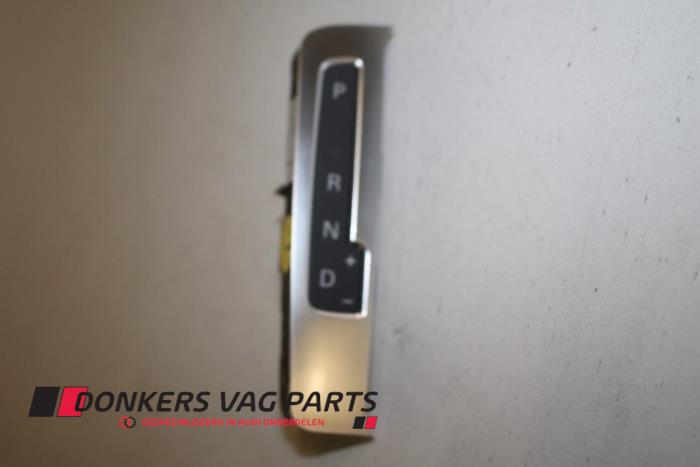 Gear shift selector indicator