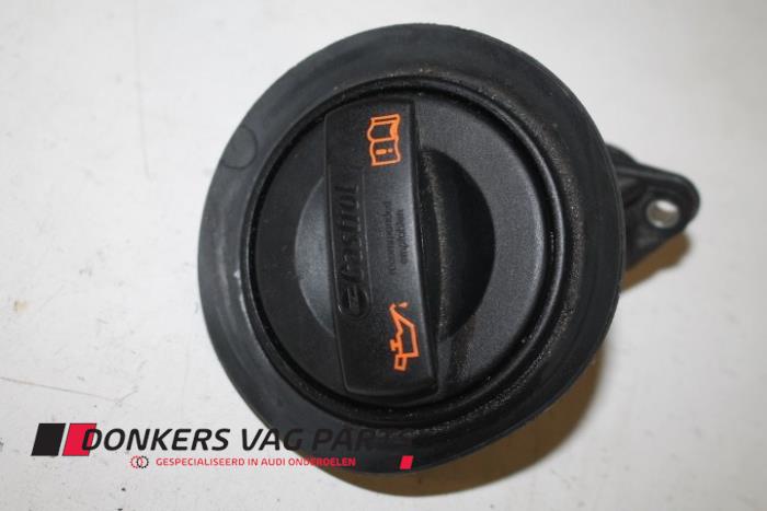 Begagnade Oljepåfyllningsrör Audi RS 6 Avant (C7) 4.0 V8 TFSI 32V Pris € 9,99 Inklusive moms erbjuds av Donkers VAG Parts