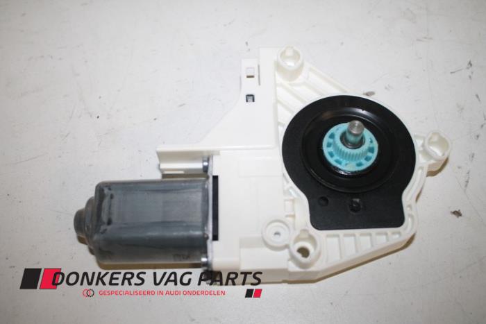 Usados Motor de ventanilla de puerta Audi RS7 Sportback (4GA/4GF) 4.0 V8 TFSI 32V Precio € 30,00 IVA incluido ofrecido por Donkers VAG Parts