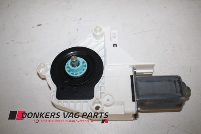 Usados Motor de ventanilla de puerta Audi RS7 Sportback (4GA/4GF) 4.0 V8 TFSI 32V Precio € 30,00 IVA incluido ofrecido por Donkers VAG Parts