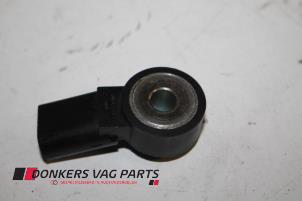 Klopfsensor van een Audi RS7 Sportback (4GA/4GF) 4.0 V8 TFSI 32V 2013