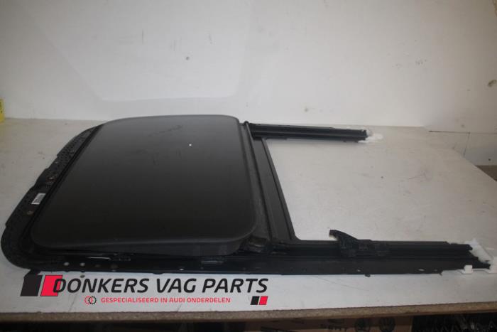 Używane Dach panoramiczny Audi A4 (B8) 2.0 TDI 16V Cena € 150,00 Procedura marży oferowane przez Donkers VAG Parts