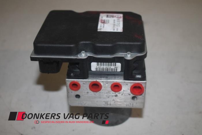 Usados Bomba ABS Audi A4 (B8) 2.0 TDI 16V Precio € 275,00 Norma de margen ofrecido por Donkers VAG Parts
