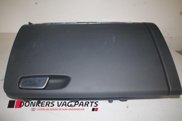 Begagnade Handskfack Audi A4 (B8) 2.0 TDI 16V Pris € 30,00 Marginaltabell erbjuds av Donkers VAG Parts